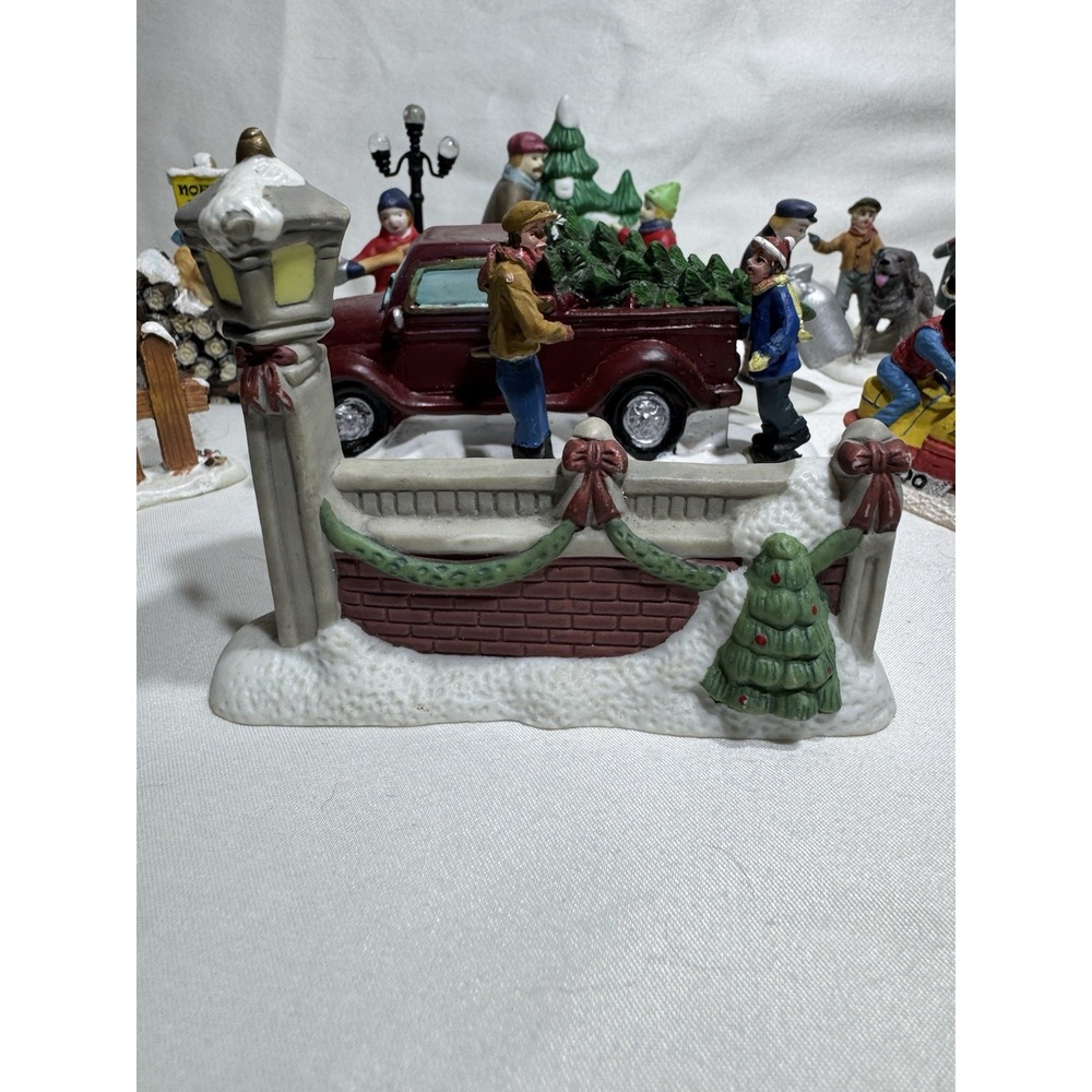 Large Vintage Christmas Village Accessories Lot 30 Pieces People Animals & More! - Picture 14 of 16